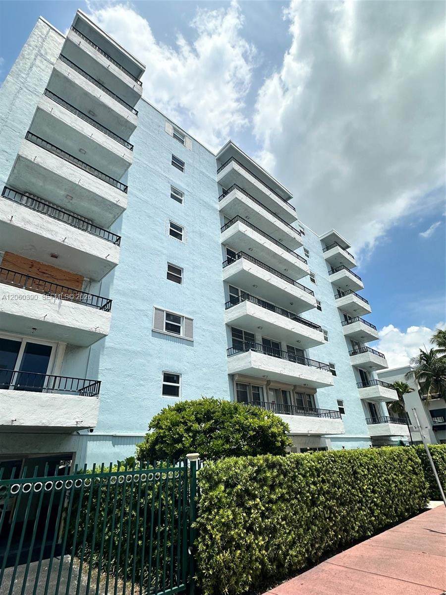 720 Collins Ave - Photo 1