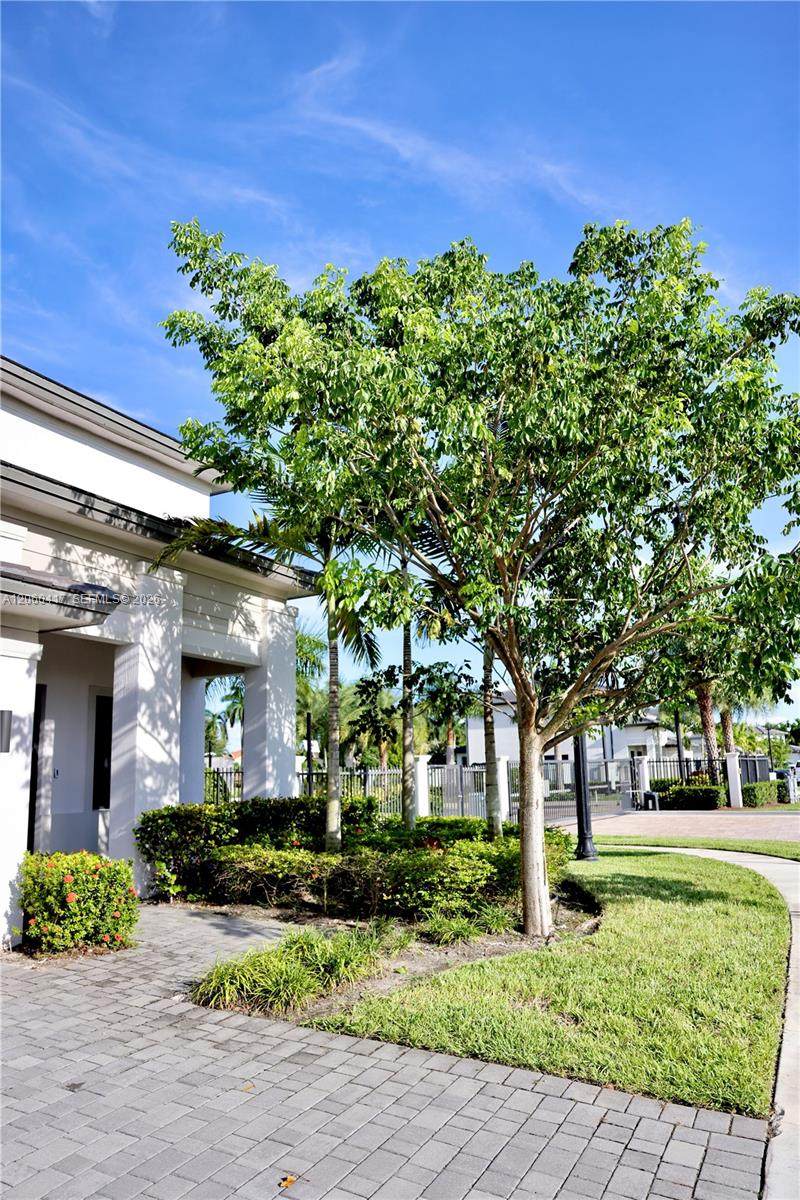 https://bt-photos.global.ssl.fastly.net/miami/orig_boomver_1_A12060417-2.jpg