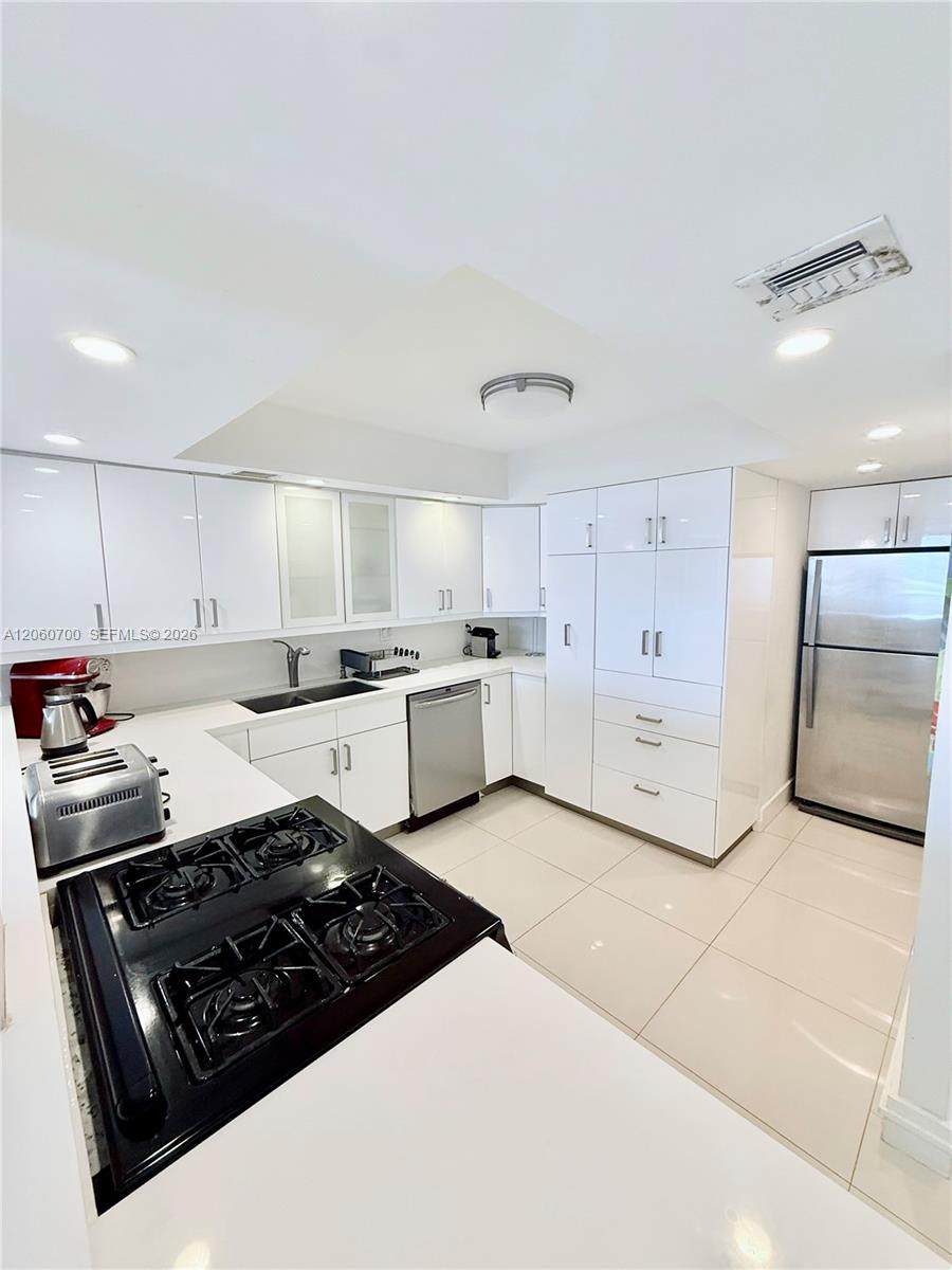 https://bt-photos.global.ssl.fastly.net/miami/1280_boomver_1_A12060700-2.jpg