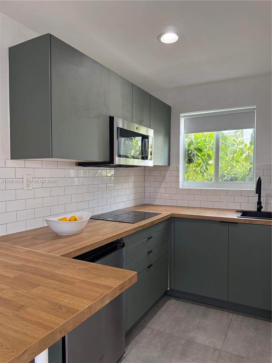 2230 6th St - Photo 1