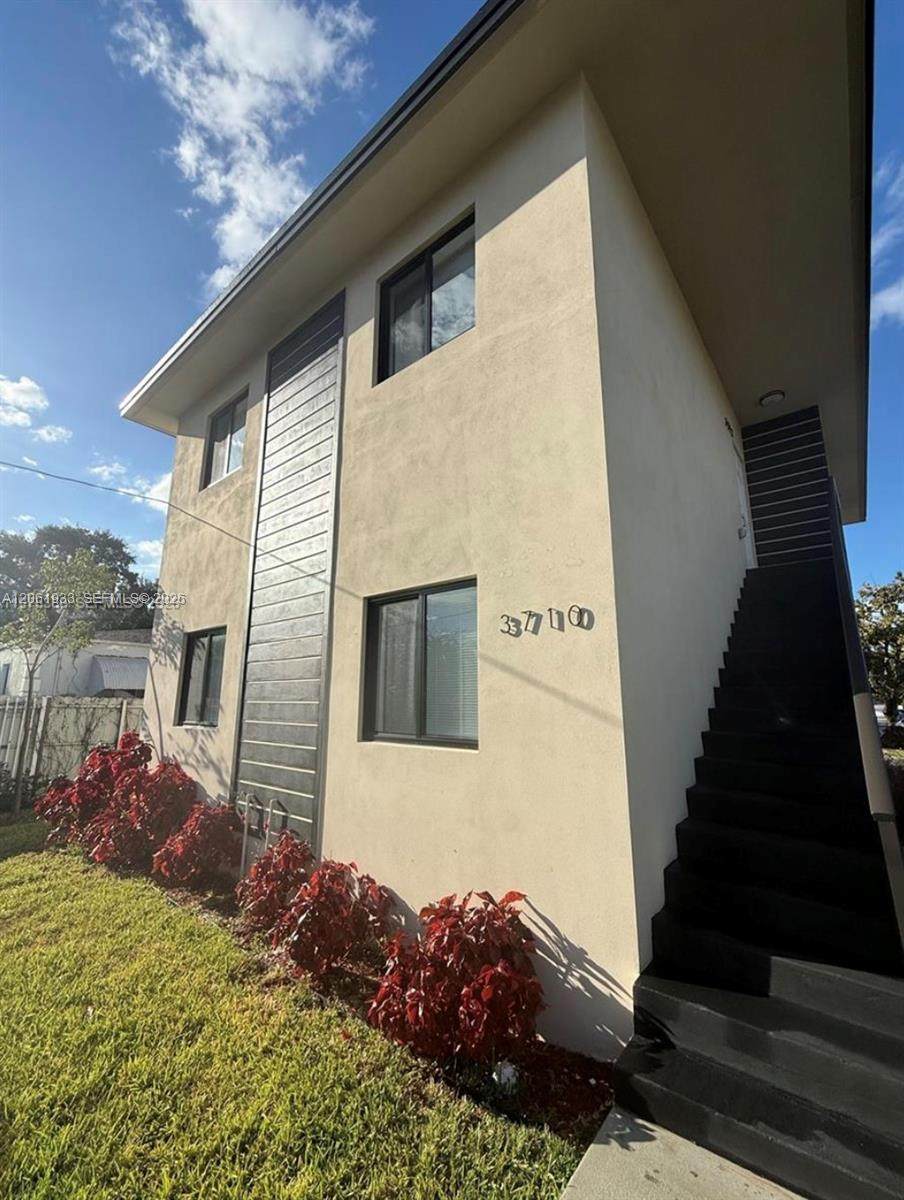 3710 13th Pl - Photo 1