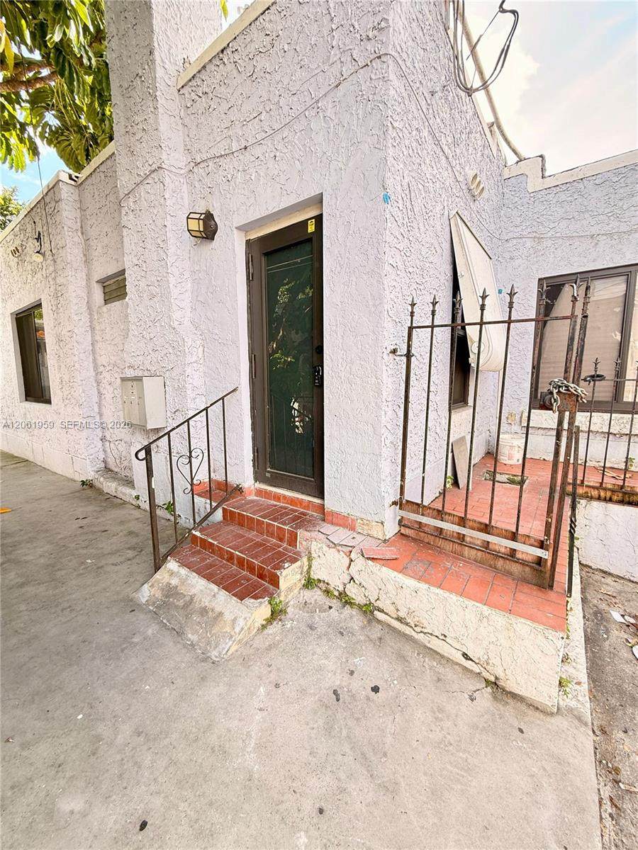 125 19th Ave - Photo 1