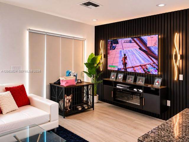 https://bt-photos.global.ssl.fastly.net/miami/orig_boomver_1_A12062624-2.jpg