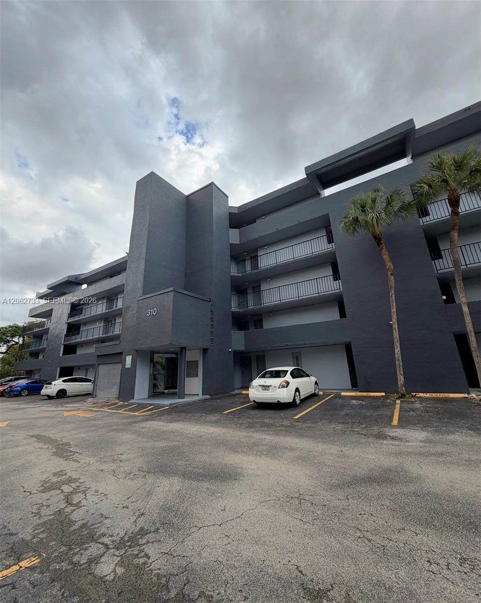 310 Fontainebleau Blvd - Photo 1