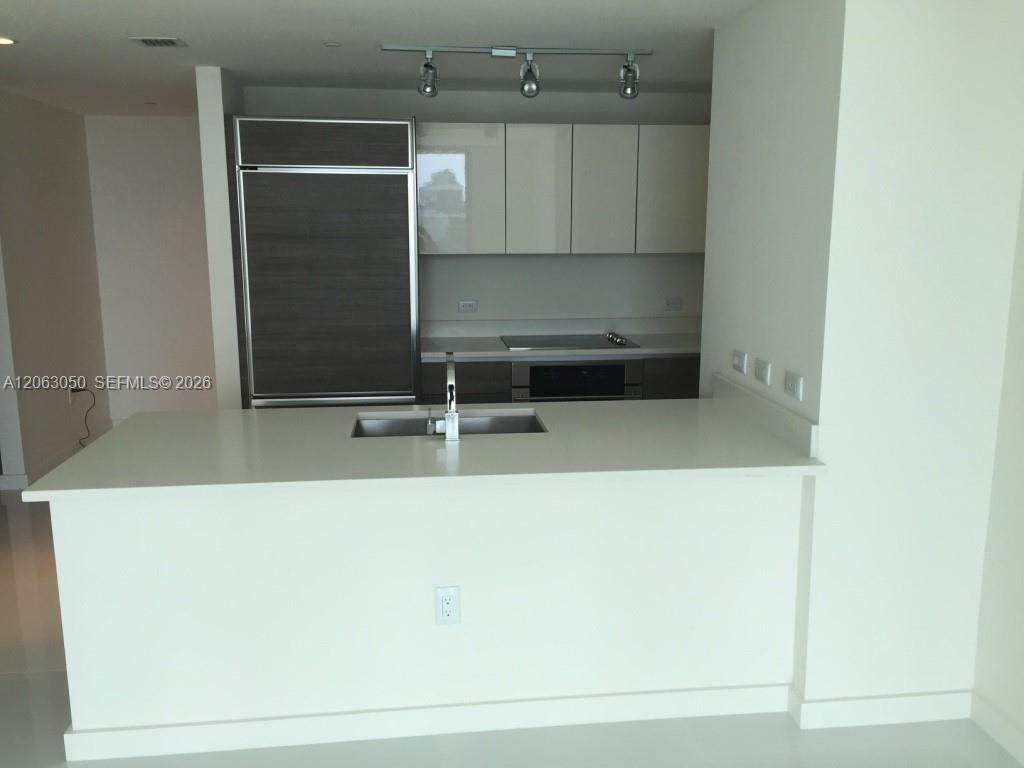 https://bt-photos.global.ssl.fastly.net/miami/orig_boomver_1_A12063050-2.jpg