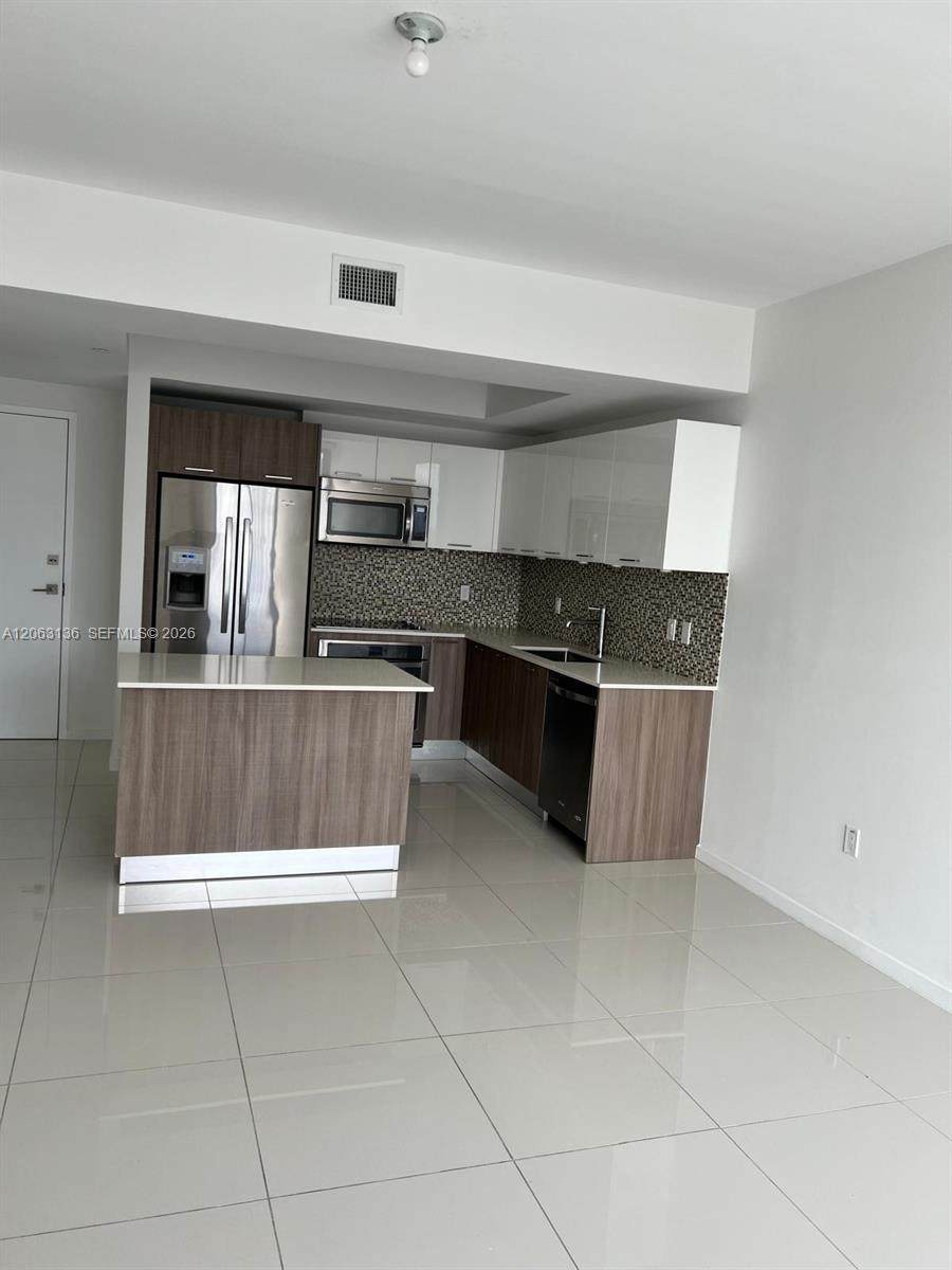 https://bt-photos.global.ssl.fastly.net/miami/1280_boomver_1_A12063136-2.jpg