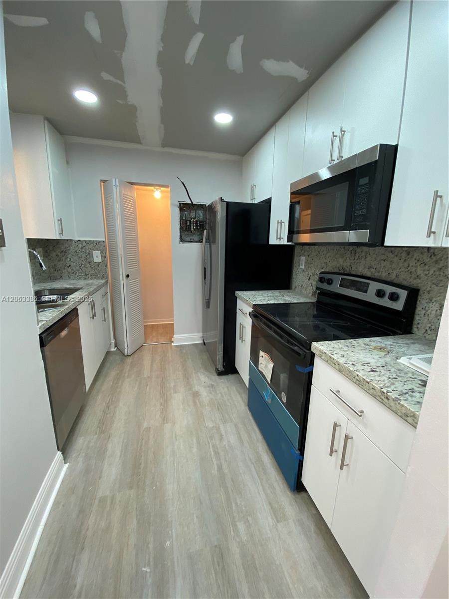 556 114th Ave - Photo 1