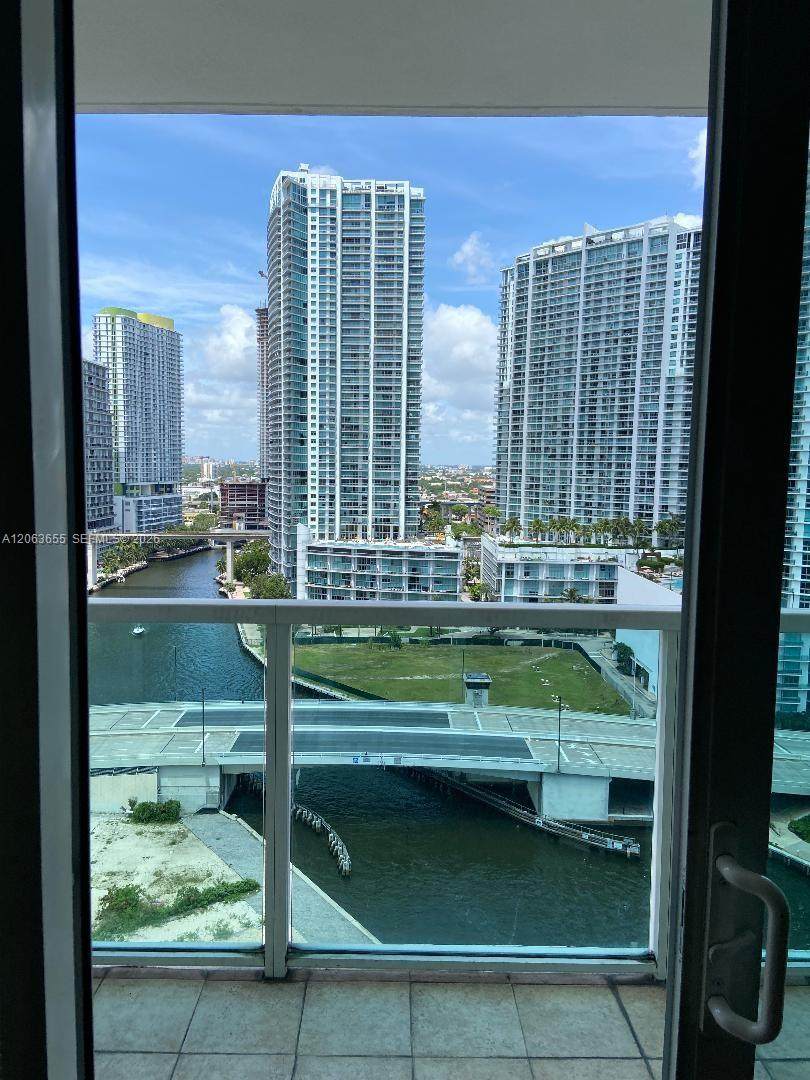 https://bt-photos.global.ssl.fastly.net/miami/orig_boomver_1_A12063655-2.jpg