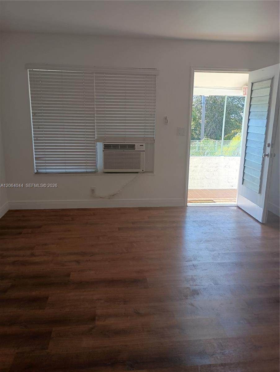 545 74 - Photo 1
