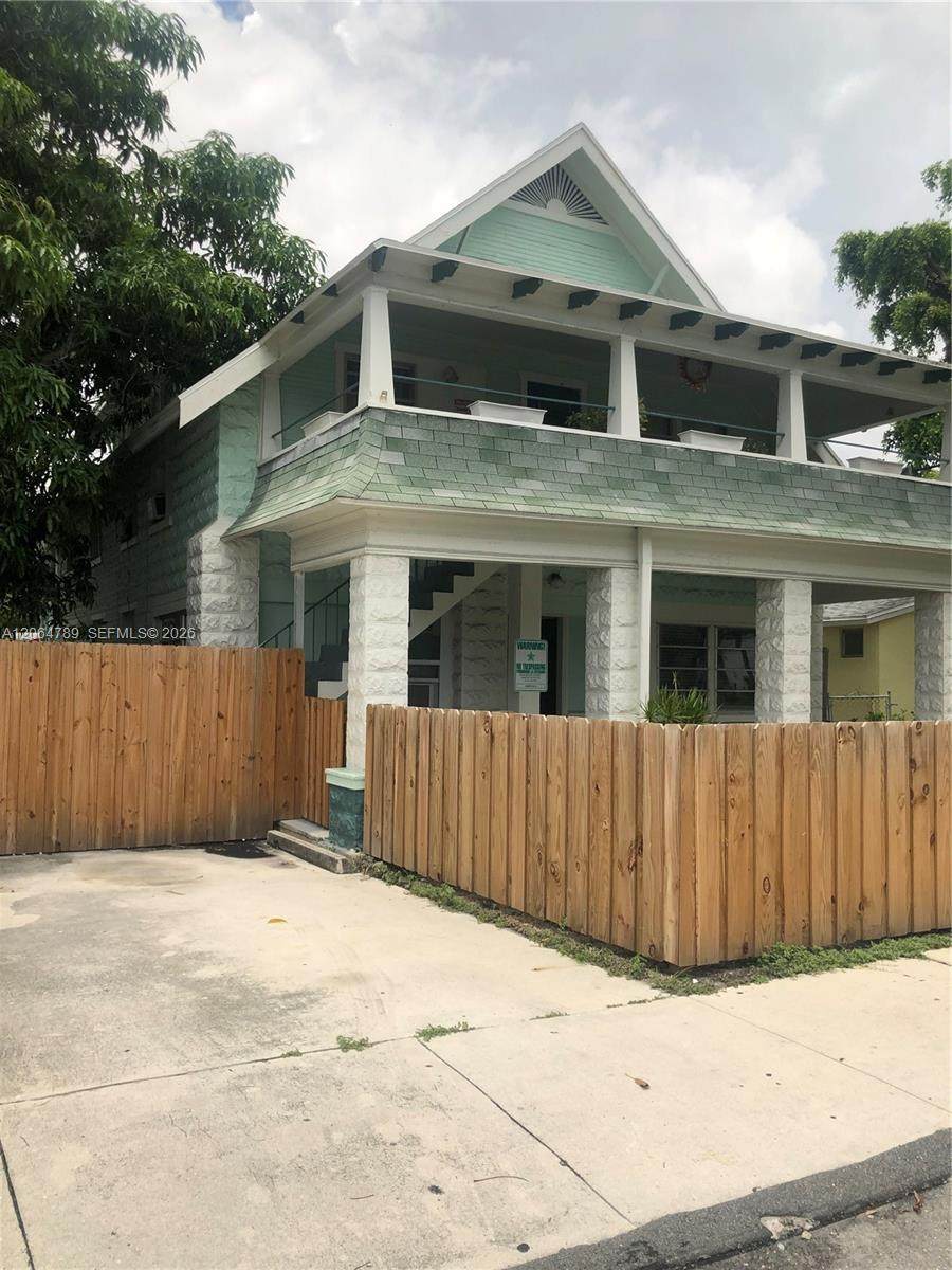 605 J St - Photo 1