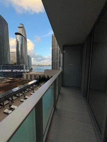 https://bt-photos.global.ssl.fastly.net/miami/orig_boomver_1_A12065041-2.jpg