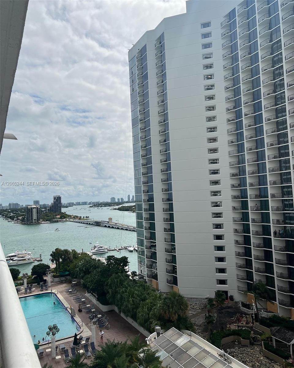 1717 Bayshore Dr - Photo 1