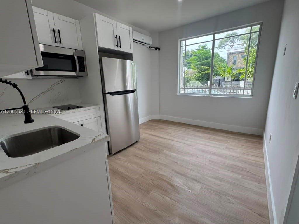 2425 6th St - Photo 1