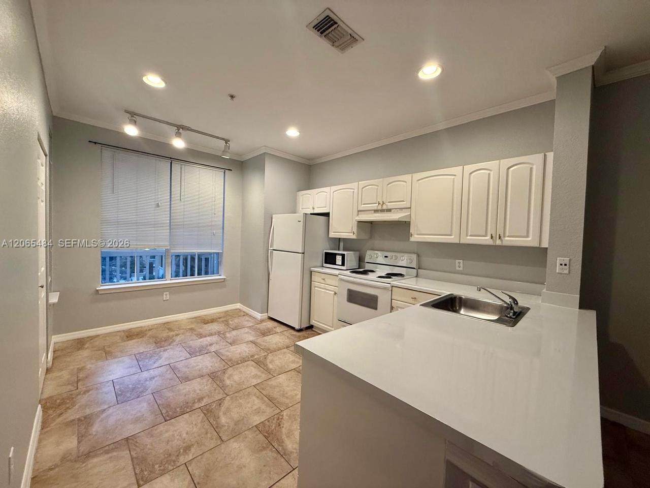 860 N Orange Ave - Photo 1