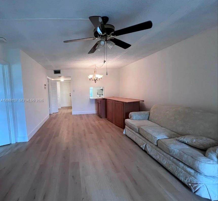 https://bt-photos.global.ssl.fastly.net/miami/orig_boomver_1_A12069152-2.jpg