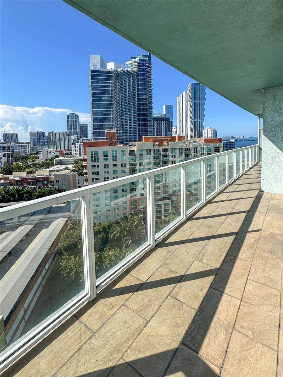 https://bt-photos.global.ssl.fastly.net/miami/orig_boomver_1_A12069740-2.jpg