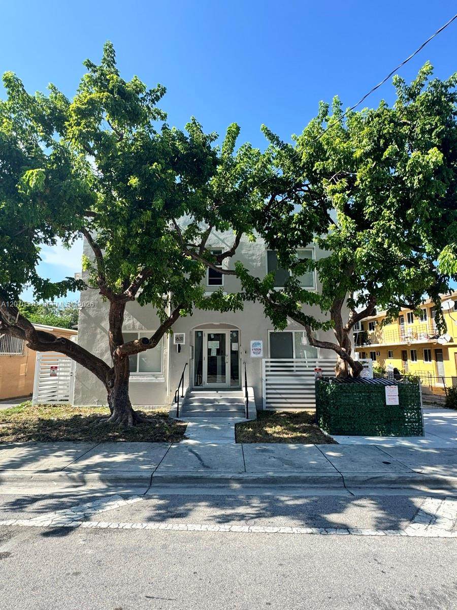 1631 3 St - Photo 1