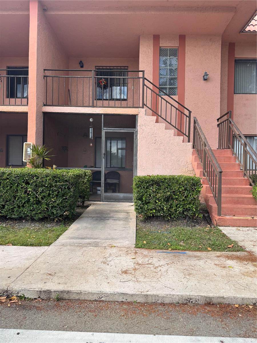 215 Lakeview Dr - Photo 1