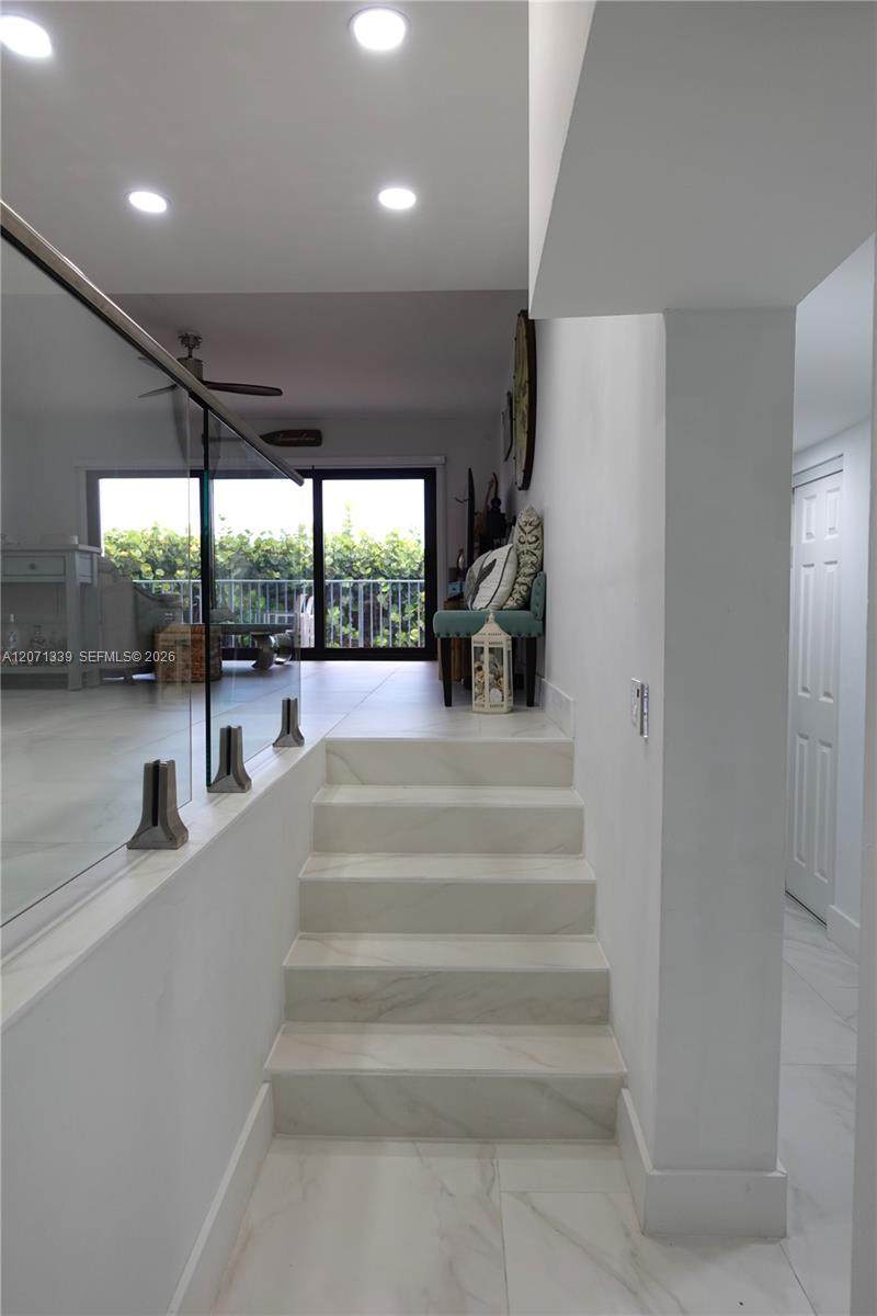 https://bt-photos.global.ssl.fastly.net/miami/1280_boomver_1_A12071339-2.jpg