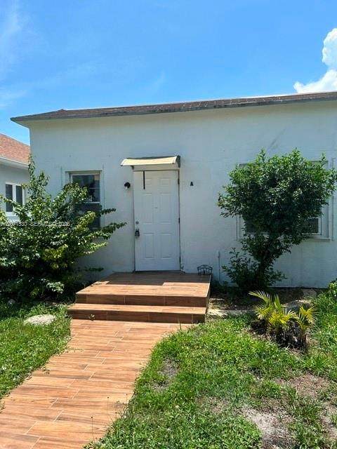 213 11th St - Photo 1