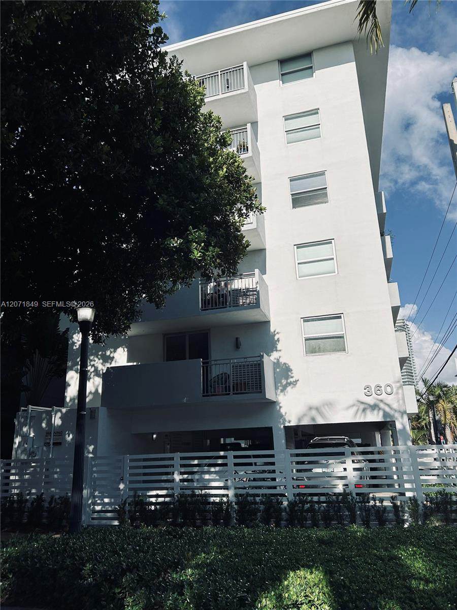 360 Meridian Ave - Photo 1