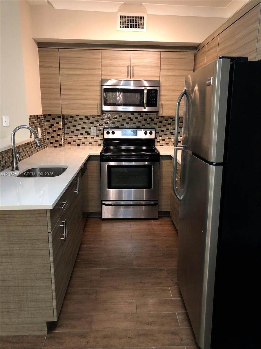 222 Sidonia Ave - Photo 1