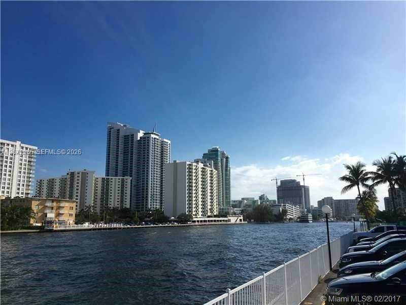 1000 Parkview Dr - Photo 1