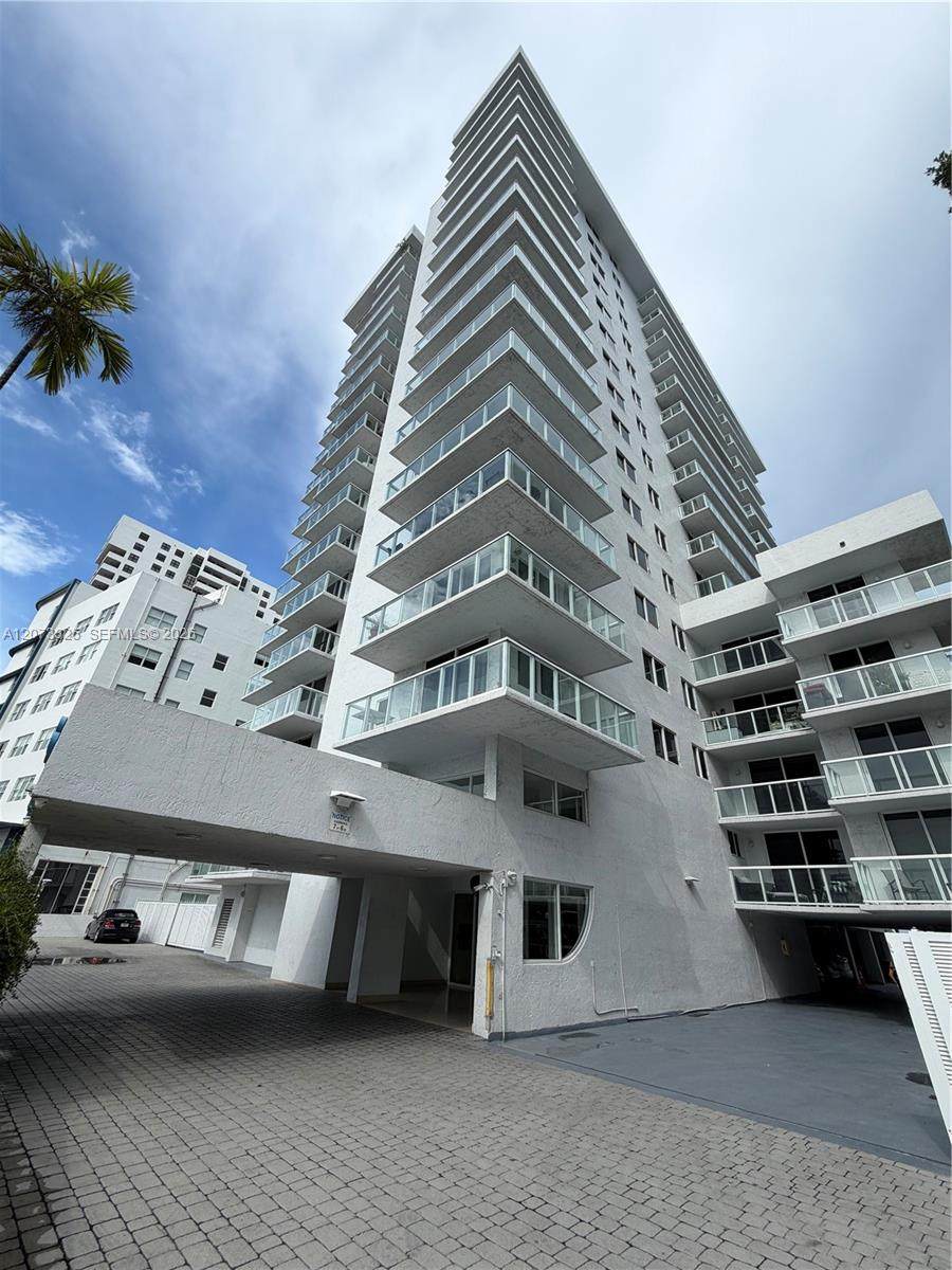 2457 Collins Ave - Photo 1