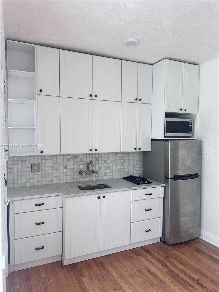 1560 Jefferson Ave - Photo 1
