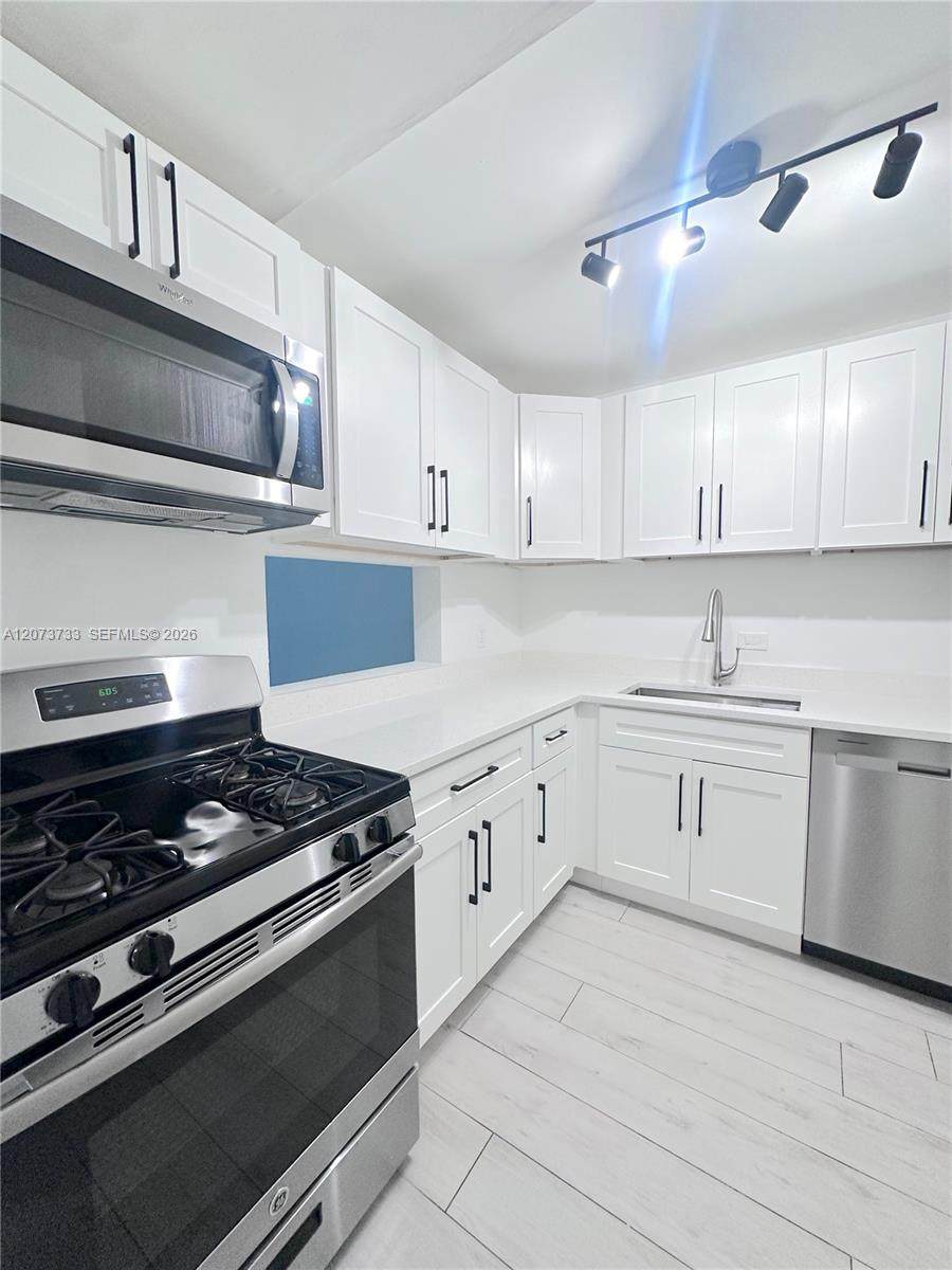 6890 Kendall Dr - Photo 1
