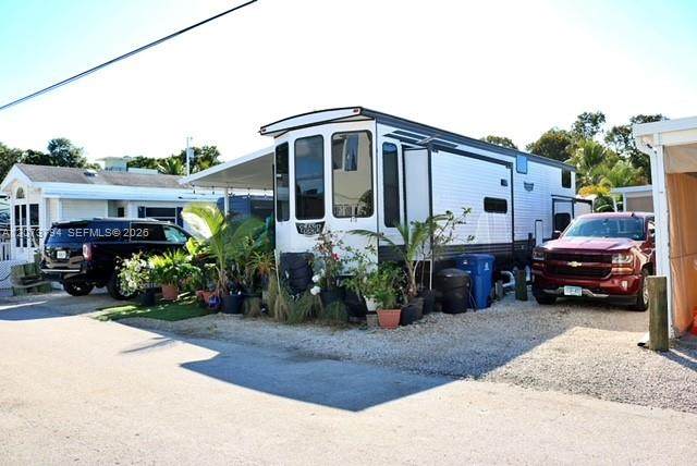 325 Calusa St - Photo 1