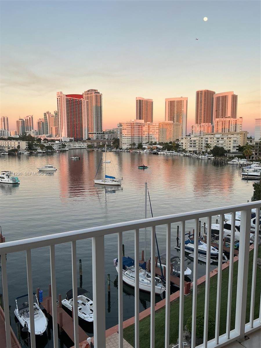 https://bt-photos.global.ssl.fastly.net/miami/orig_boomver_1_A12074230-2.jpg