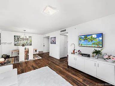 2625 Collins Ave - Photo 1