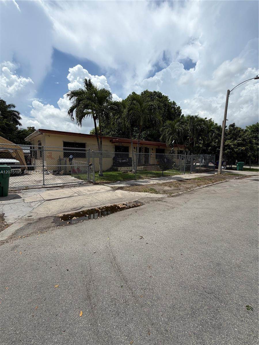 https://bt-photos.global.ssl.fastly.net/miami/orig_boomver_1_A12075195-2.jpg