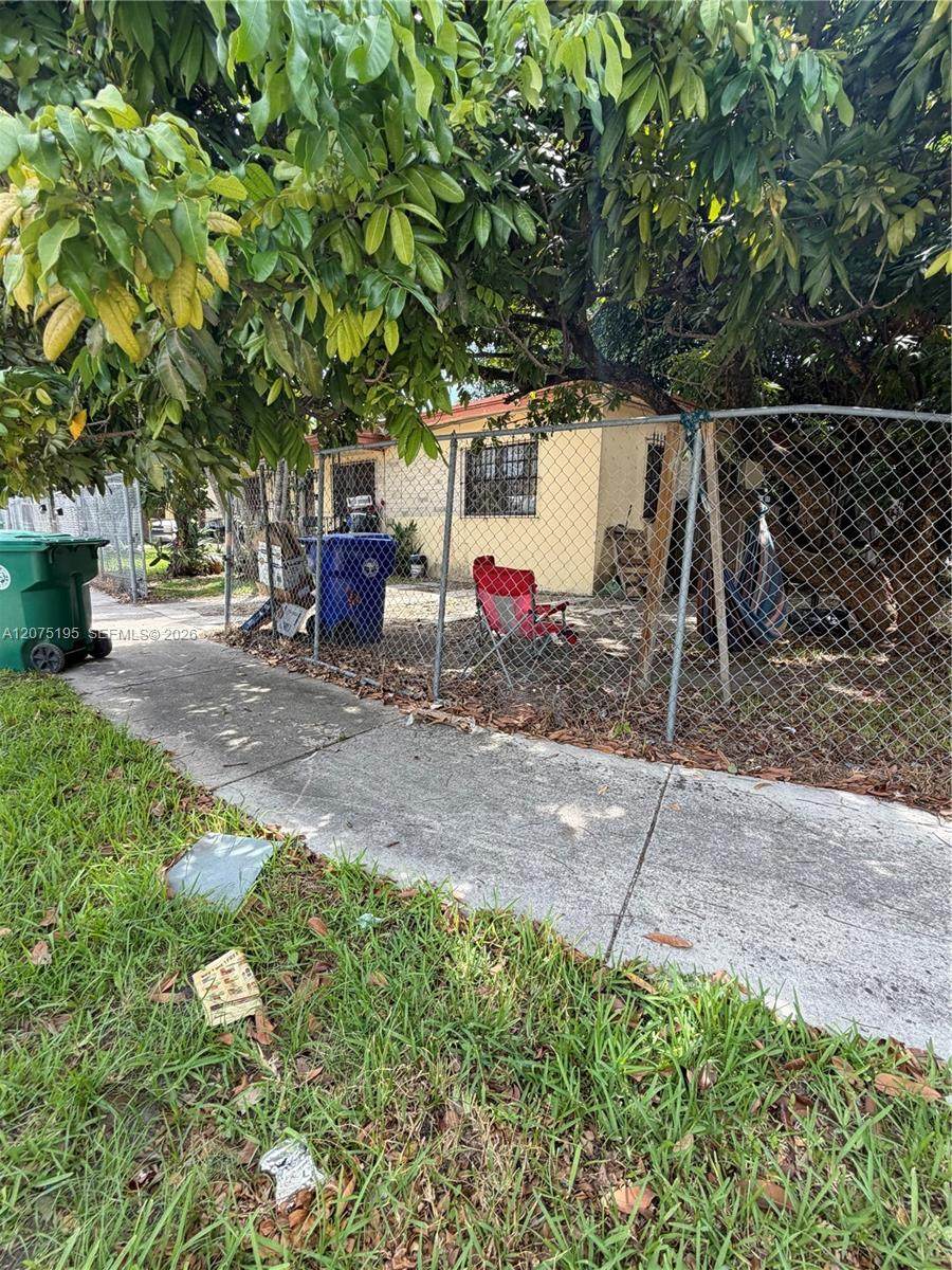 https://bt-photos.global.ssl.fastly.net/miami/orig_boomver_1_A12075195-2.jpg