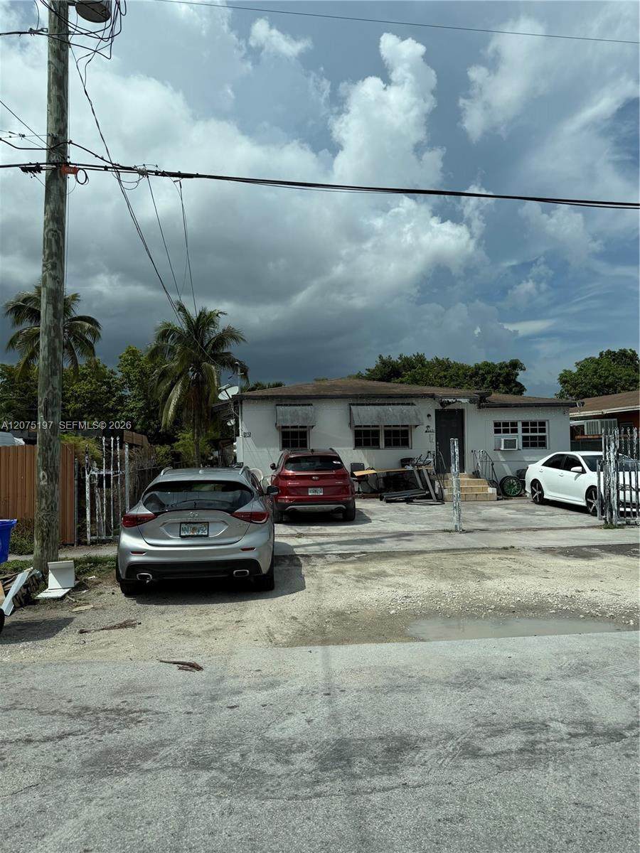 2651 33rd St - Photo 1