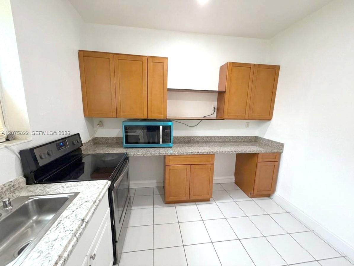 601 180th St - Photo 1