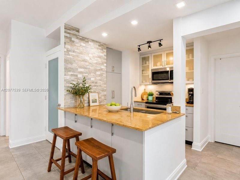 910 Bay Dr - Photo 1