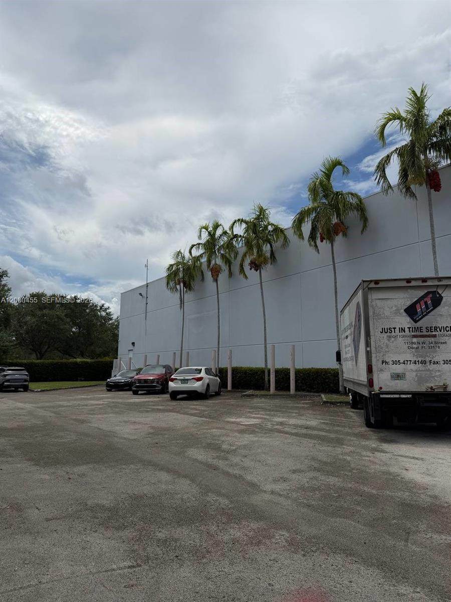 https://bt-photos.global.ssl.fastly.net/miami/orig_boomver_1_A12080455-2.jpg