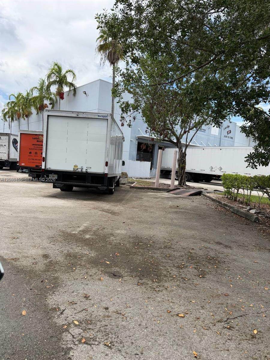 https://bt-photos.global.ssl.fastly.net/miami/orig_boomver_1_A12080455-2.jpg