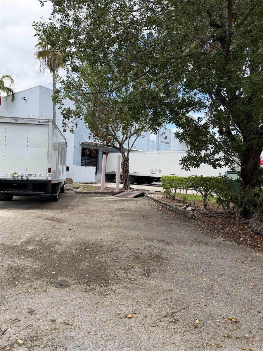 https://bt-photos.global.ssl.fastly.net/miami/orig_boomver_1_A12080455-2.jpg