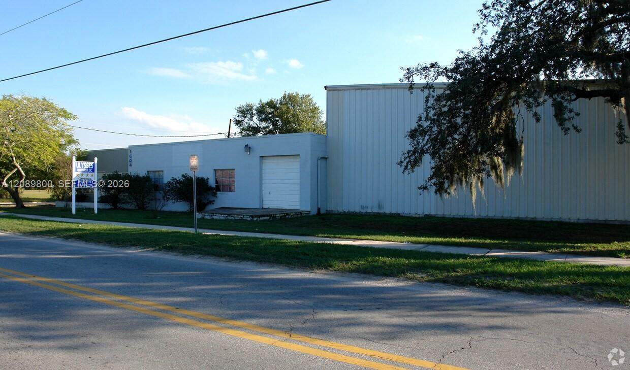 1604 Olive Street - Photo 1