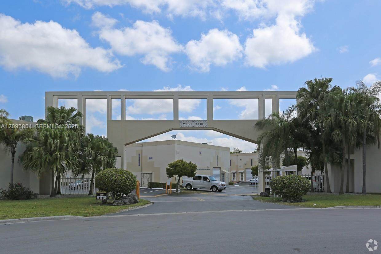 https://bt-photos.global.ssl.fastly.net/miami/orig_boomver_1_A12093854-2.jpg
