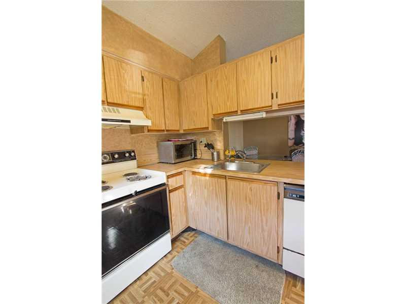 3065 N Oakland Forest Dr #204, Oakland Park, FL 33309 (MLS #A10151673) :: United Realty Group
