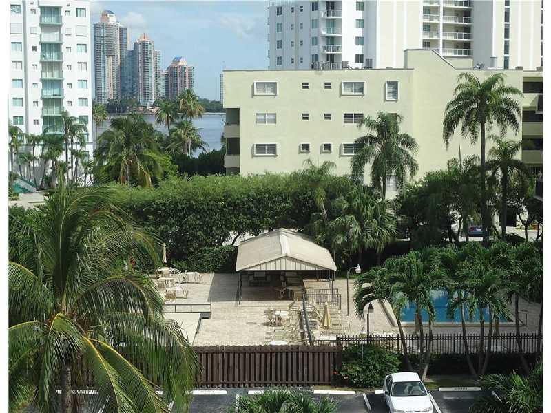 201 180th Dr #415, Sunny Isles Beach, FL 33160 (MLS #A10171179) :: United Realty Group