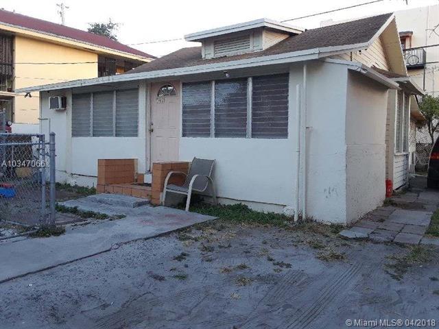 1917 2nd St - Photo 1