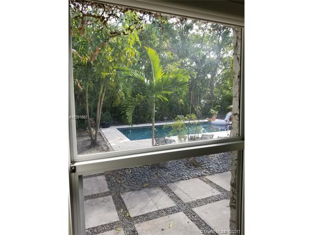 92 48th St - Photo 1