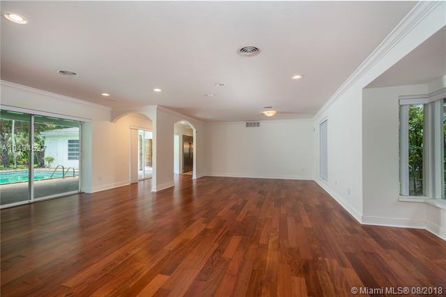 6480 94 St - Photo 1