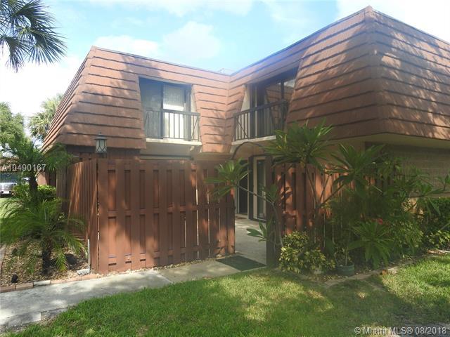 825 Center St - Photo 1