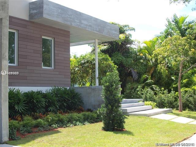 320 Heather Dr - Photo 1